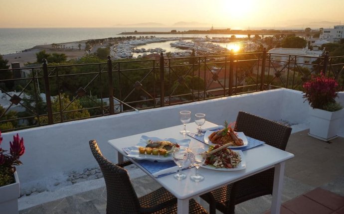 Book London Hotel, Glyfada, Greece - Hotels.com