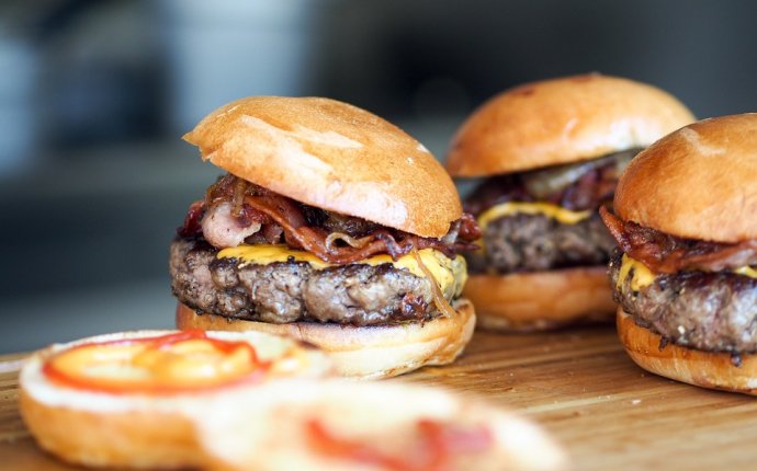 Foodie Alert: The Best Burger Restaurants in Athens — The TravelPorter
