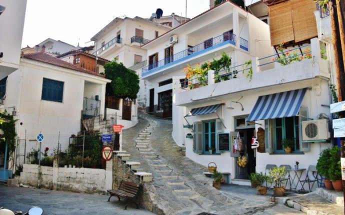 Greece | Glossa, Skopelos - The Village on A Hill. - pinay flying