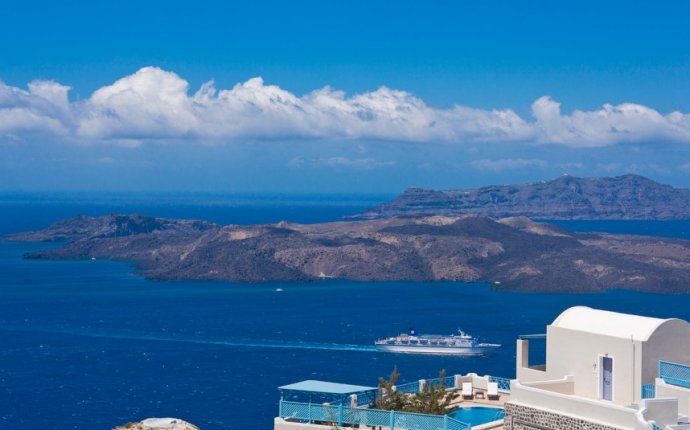 Inside The Kardashians Big Fat Greek Vacation | Celebuzz