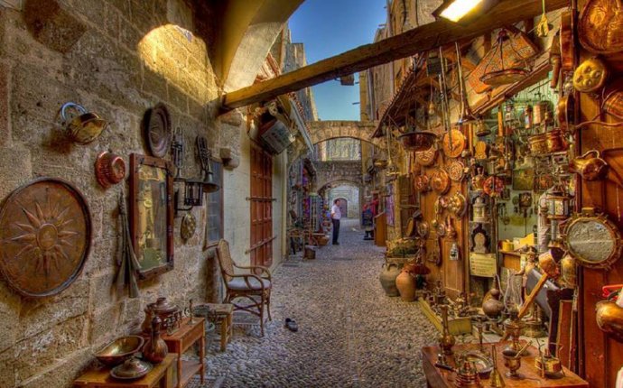 Narrow streets of #Rhodes #Greece is only in 90 minutes from