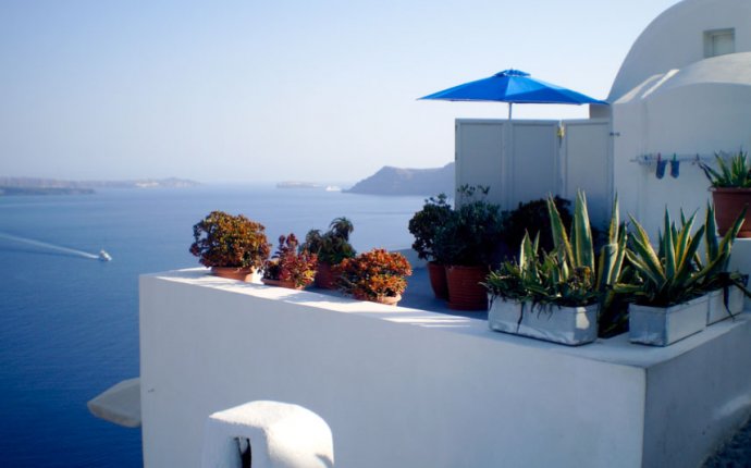 Oia Santorini real estate | Oia Santorini a notebook about life