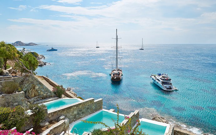 Open Plan Suite Private Pool in Psarou beach | Mykonos Blu Luxury