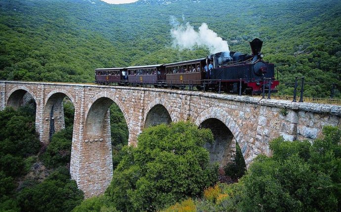 Scenic rail journeys in Greece