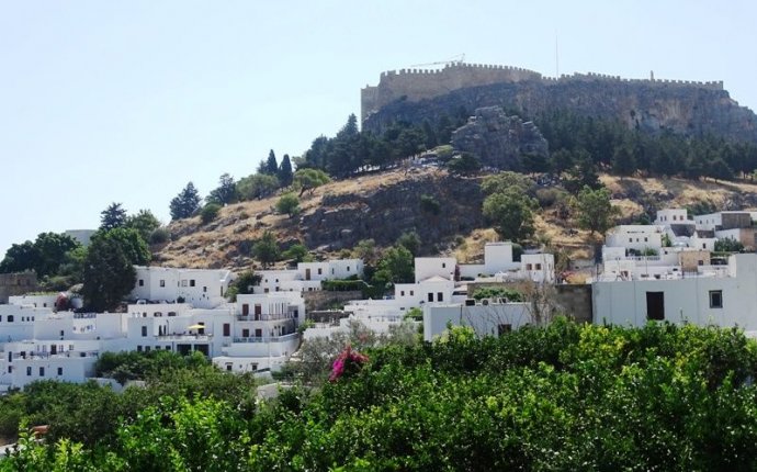 Top things to do in Lindos, Rhodes - Greece | travelpassionate.com