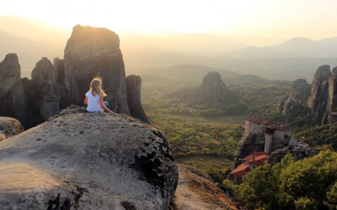 Visit Meteora to Give Travel Bloggers Grand Tour of Three Major