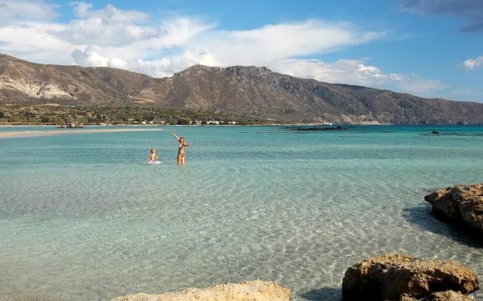 Where is the pink sand beach? Greece - Kids n Go.org