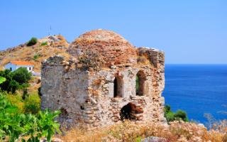 Kastro is an eerie, windswept ruin