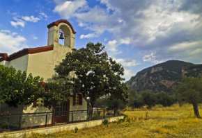 Small church in Mystras on the Peloponnese Peninisula, Greece on Mallory on Travel adventure, adventure travel, photography Iain Mallory-300-64_greek_church