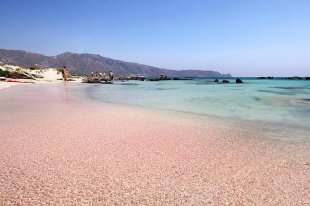 The pink sands of Elafonisi Beach on Crete. Image by Miguel Virkkunen Carvalho / CC BY 2.0